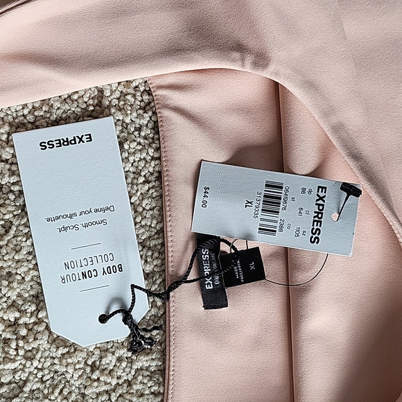 Body contour crop top - Brand new! - Picture 3 of 7